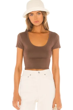 Outlet Tee Tops