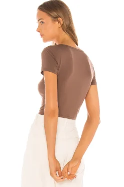 Outlet Tee Tops